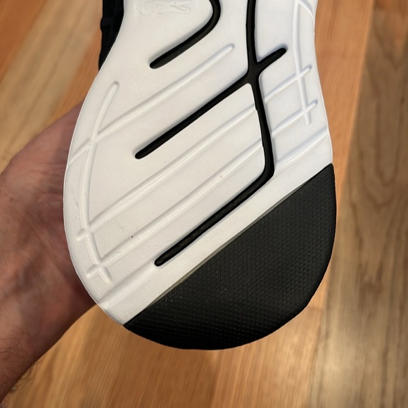 Men’s Lacoste lightweight sock sneaker. - Picture 5 of 10